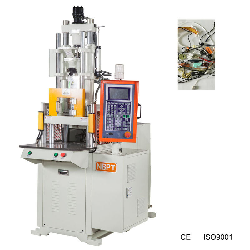 VERTICAL Fully Automatic Hang Tag Injection Molding Machine Equipment With Plastic Lock